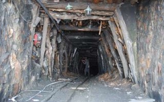 我國每年5.7萬煤礦工人患塵肺病 6000余人死亡